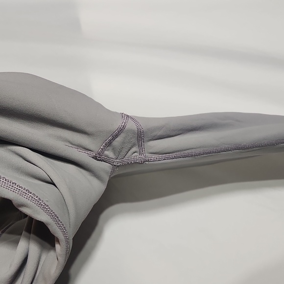 Lululemon Hug Your Core Super SHR Tight 28" Size 0 Reversible Chrome/purple - Picture 10 of 10